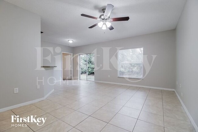Building Photo - 1205 Schumann Dr