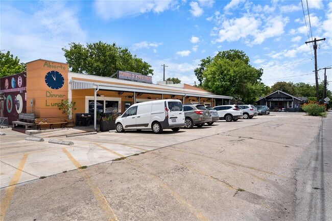 Building Photo - 407 E 45th St
