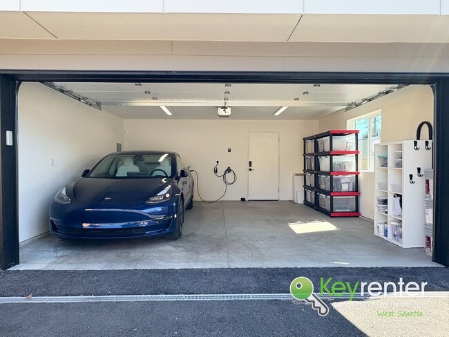 Building Photo - **Rent Special** Modern 3 Bedroom Seattle Home with Vaulted Ceilings