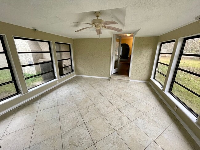 Building Photo - 6300 Creel Rd