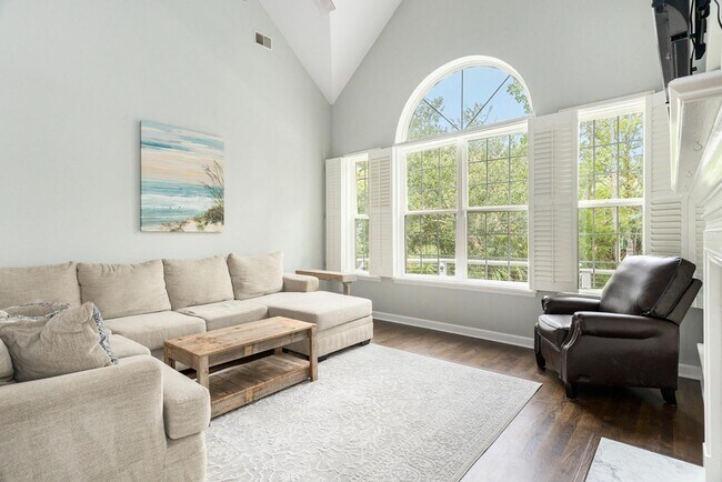 Building Photo - 200 N Ladd Ct