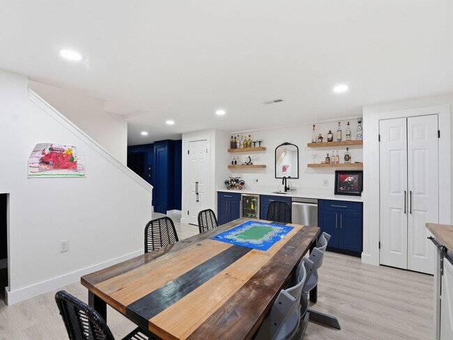 Building Photo - Freshly Refined Home with Generous Space and Timeless Appeal