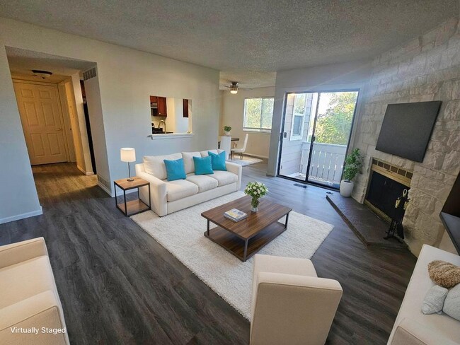 FREE 43" TV! Ground-Level 1-Bedroom Condo in Southeast Aurora - FREE 43" TV!  Ground-Level 1-Bedroom Condo in Southeast Aurora