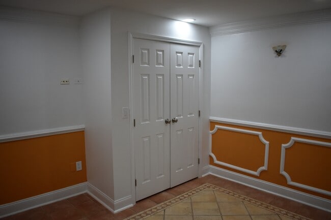 Building Photo - 6308 Joslyn Pl