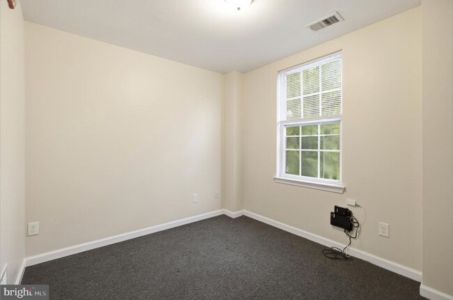 Building Photo - 2238 N Park Ave