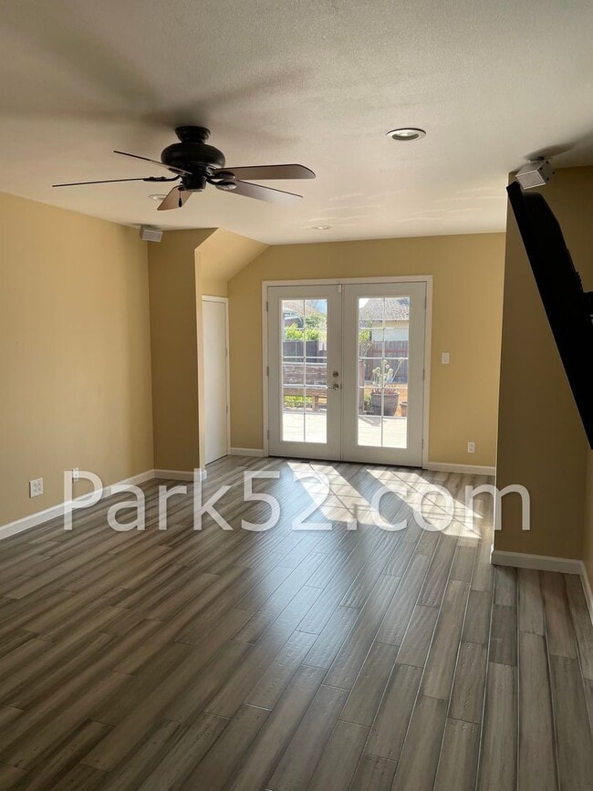 Building Photo - 4 Bedroom Single Family Home