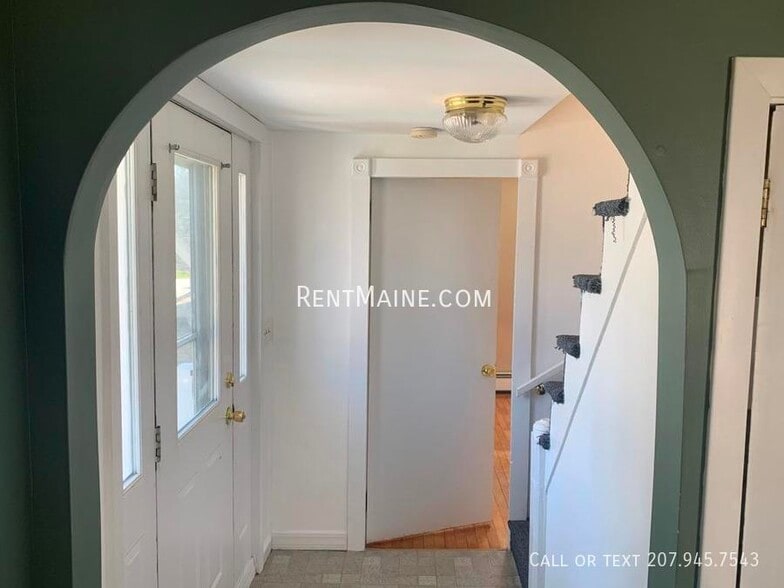 Building Photo - 322 Grove St