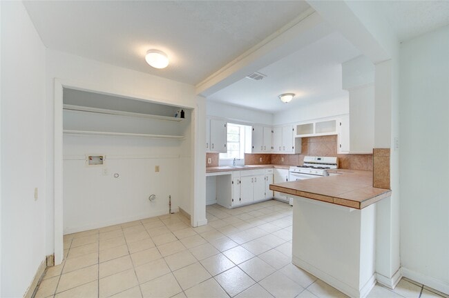 Building Photo - 10717 Pillot St