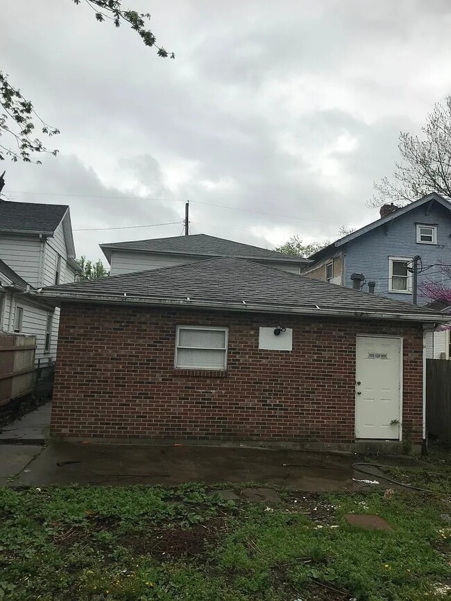 Building Photo - 527 Herbert St