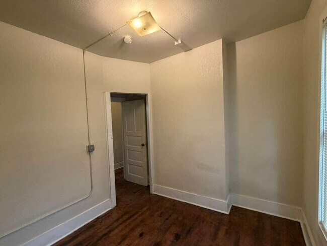Building Photo - 2213-2215-2215 N Holton St