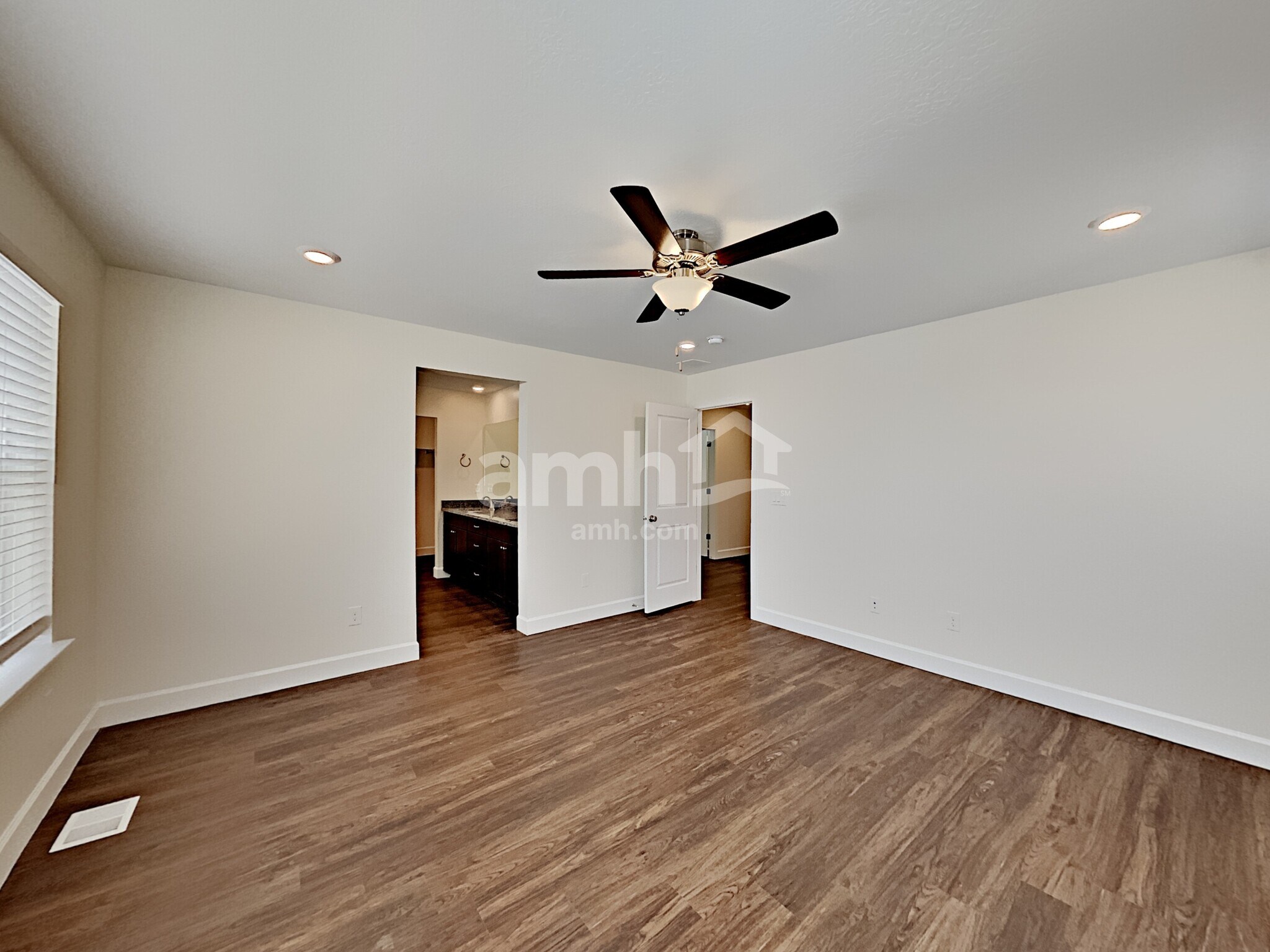 Building Photo - 2444 S Wild Horse Way