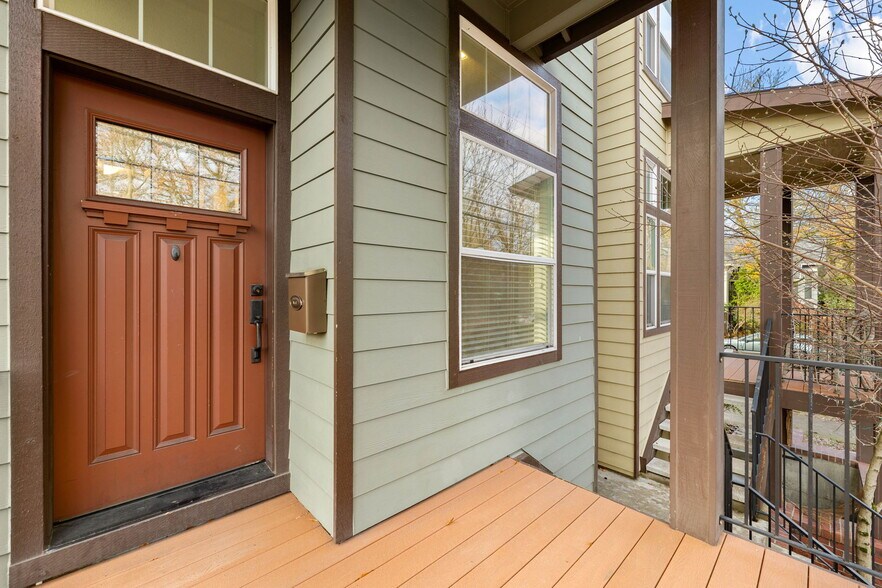 Building Photo - 2305 SE 12th Ave