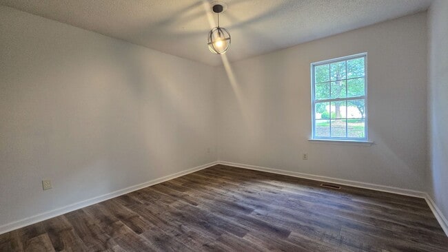 Building Photo - 5607 Whispering Pines Dr
