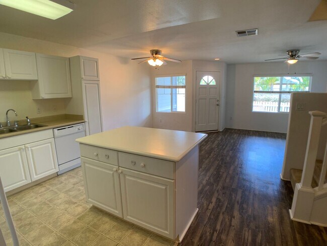 Building Photo - 3 bedrooms with A/C & 2 car garage in Ewa Beach (Spinnaker Place Townhomes)!