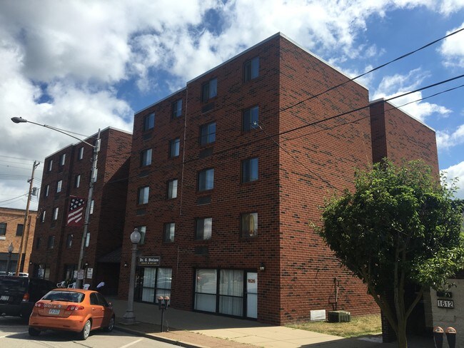 Building Photo - PRV Manor
