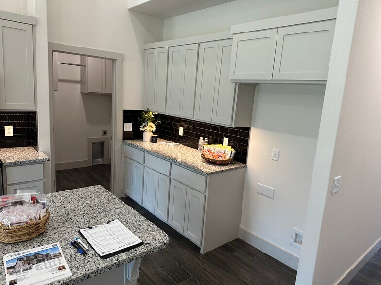 Building Photo - 712 Sun Meadows Loop