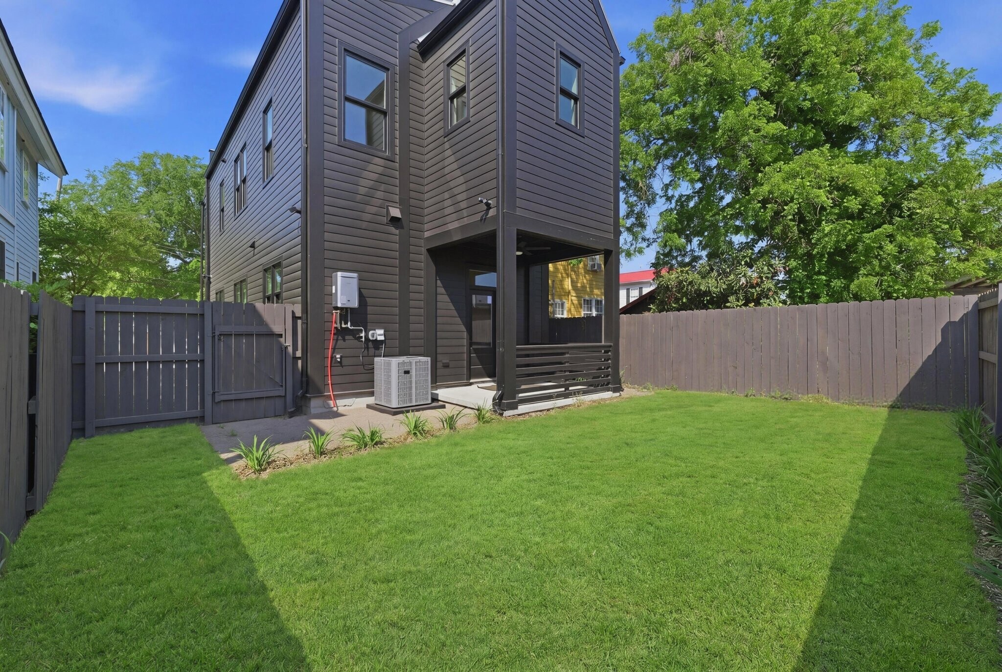 Building Photo - 6 F St