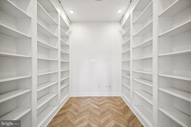 Building Photo - 2012 D St NE