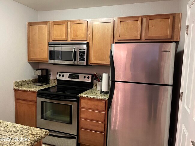 Building Photo - 5751 N Kolb Rd