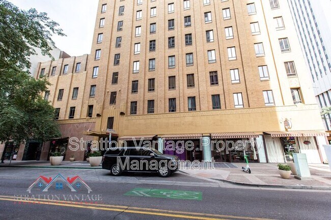 Building Photo - 114 W Adams St