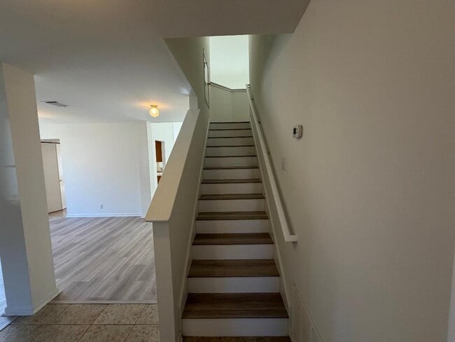 Building Photo - 1913 Overland Dr