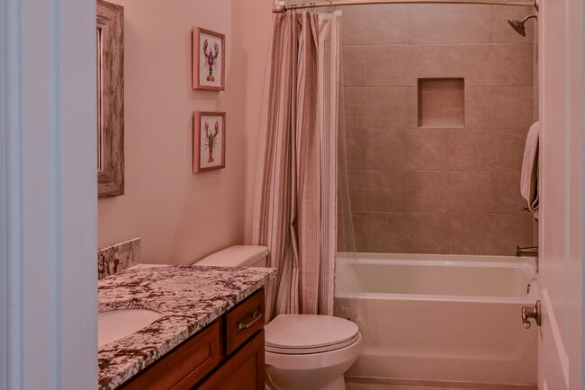 Building Photo - 1013 Marsh Vw Dr