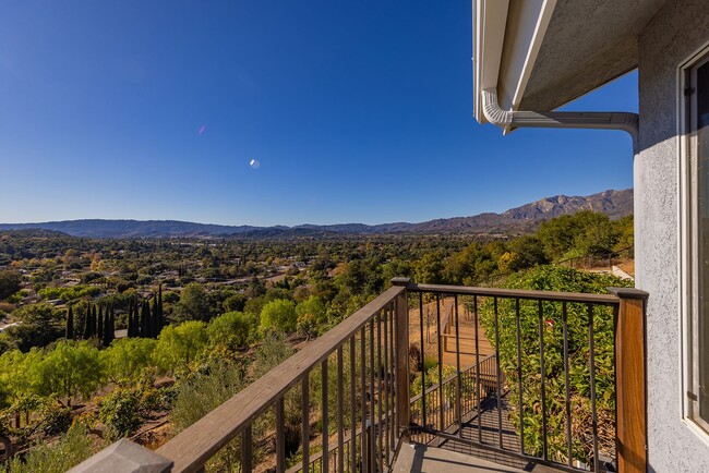 Building Photo - Amazing View Home