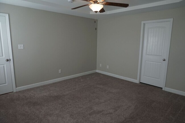 Building Photo - 3 Bedroom 2 Full bathrooms w/ Bonus room in Richlands!