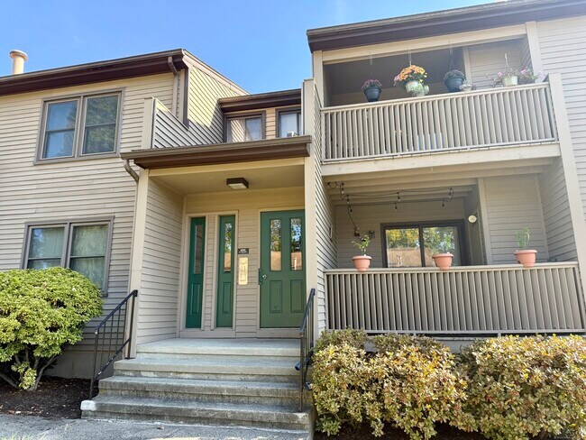 Primary Photo - 495 Vincelette St