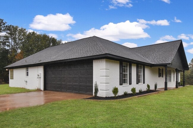 Building Photo - Tour Today! Stunning 3 Bedroom Remodel on 2 Acres!