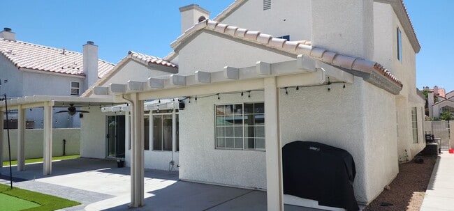 Building Photo - Spacious 4-bedroom Home Available in Desert Shores!