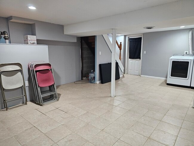 Building Photo - 11 Brookfield Dr