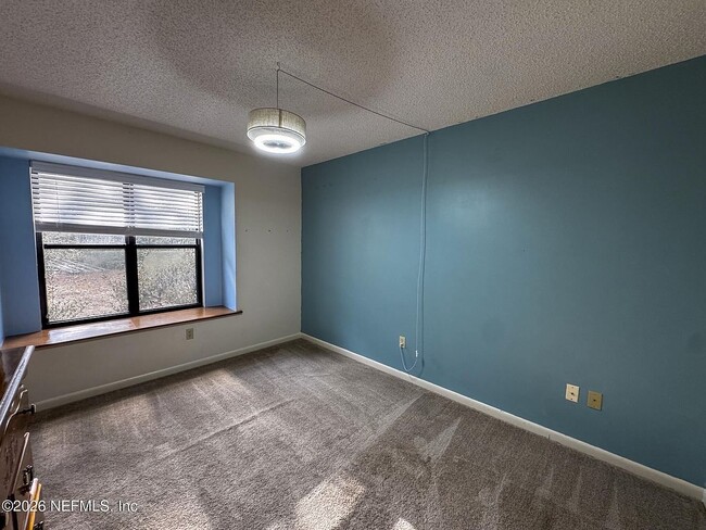 Building Photo - 233 Swan Lake Dr