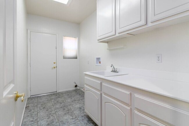 Building Photo - 32579 Valentino Way