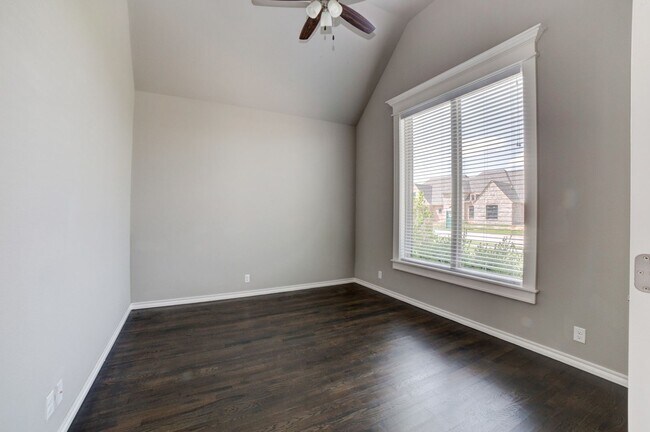 Building Photo - 424 E 129th Pl S