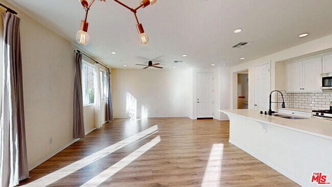 Building Photo - 9241 N Lamia Ct