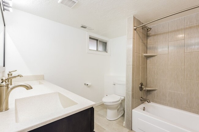 Building Photo - Eagle Lake Duplex