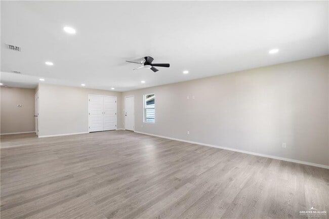 Building Photo - 17 Standard Ave