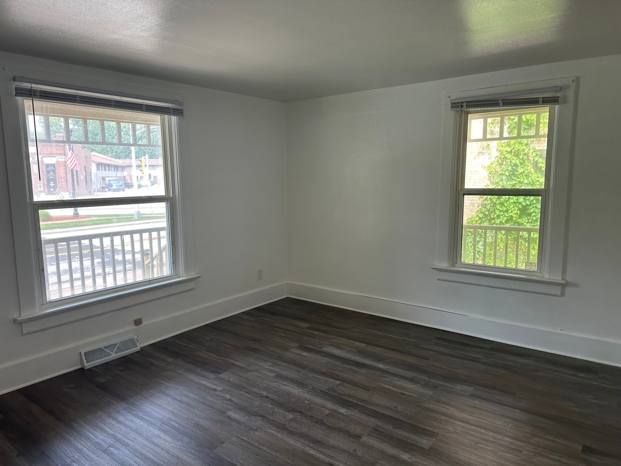 Living Room - 275 E Green Bay Ave