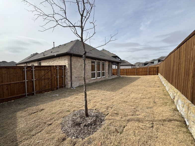 Building Photo - 6113 Tahoe Winds Dr