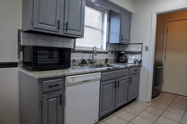 Building Photo - Updated 3-Bedroom with Vaulted Ceilings and Corner Lot Charm