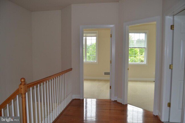 Building Photo - 806 Wren Ln