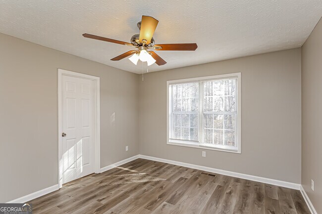 Building Photo - 3957 Edgebrook Dr