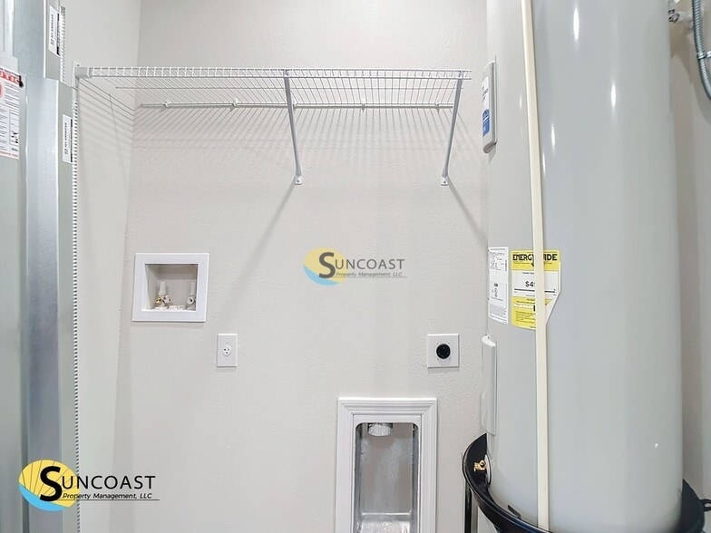 Building Photo - 11050 Reims Ave