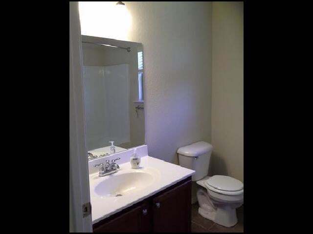 Building Photo - 14505 Parkway Cir