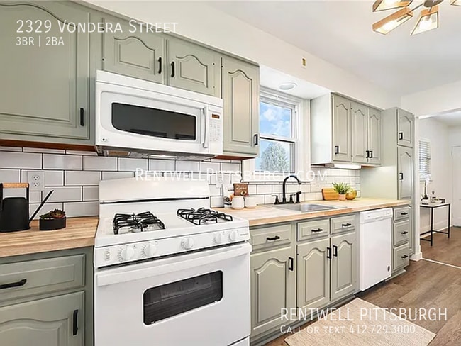 Building Photo - 2329 Vondera St