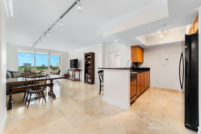 Building Photo - 99 SE Mizner Blvd