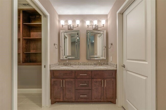 Building Photo - 144 S Deerfoot Cir