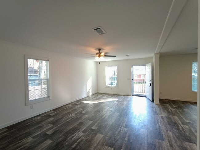 Building Photo - 55 and older Golf Course Community 3 bed 2 bath New build