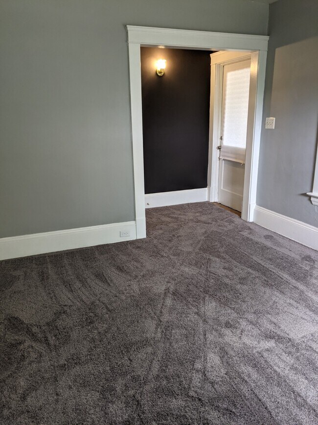 Living room/Front hall - 1944 W 73rd St